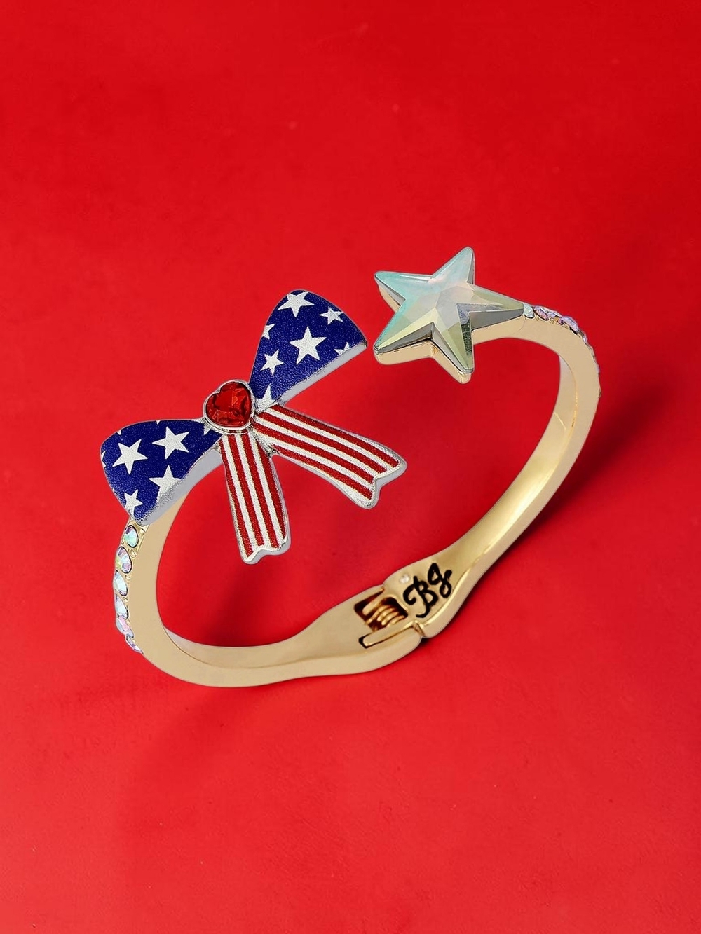 New Betsey Johnson Americana Hinge Bracelet w Lith Iconic Bow & Sparkly Star NWT - Picture 5 of 9